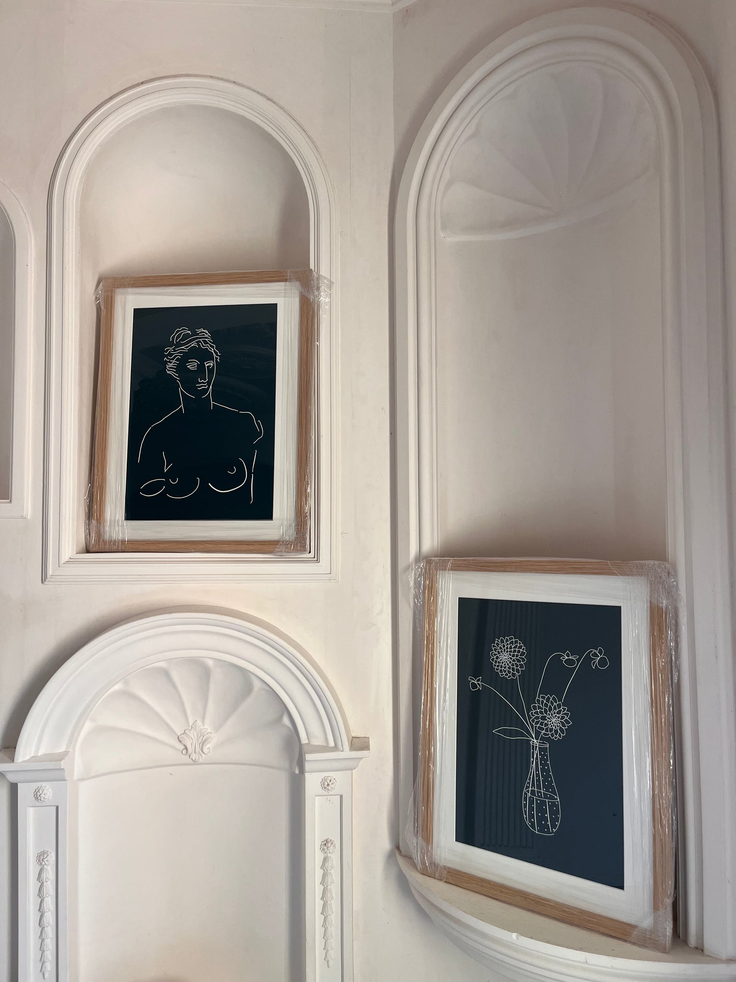 Dahlia Oak Framed Glicée Print